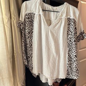 Super cute linen and leopard top